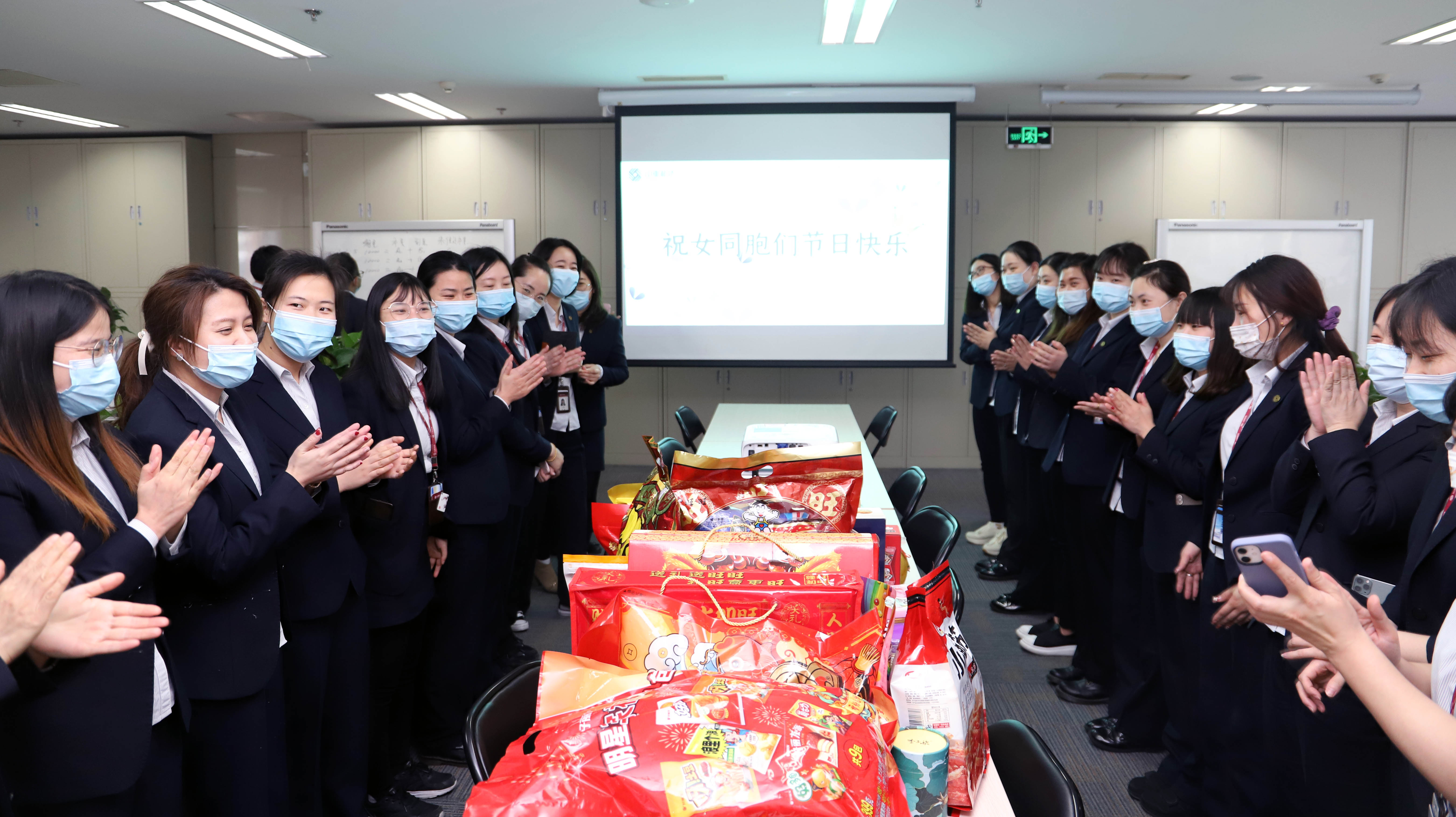 IMG_1747-web.jpg IMG_1747-web.jpg