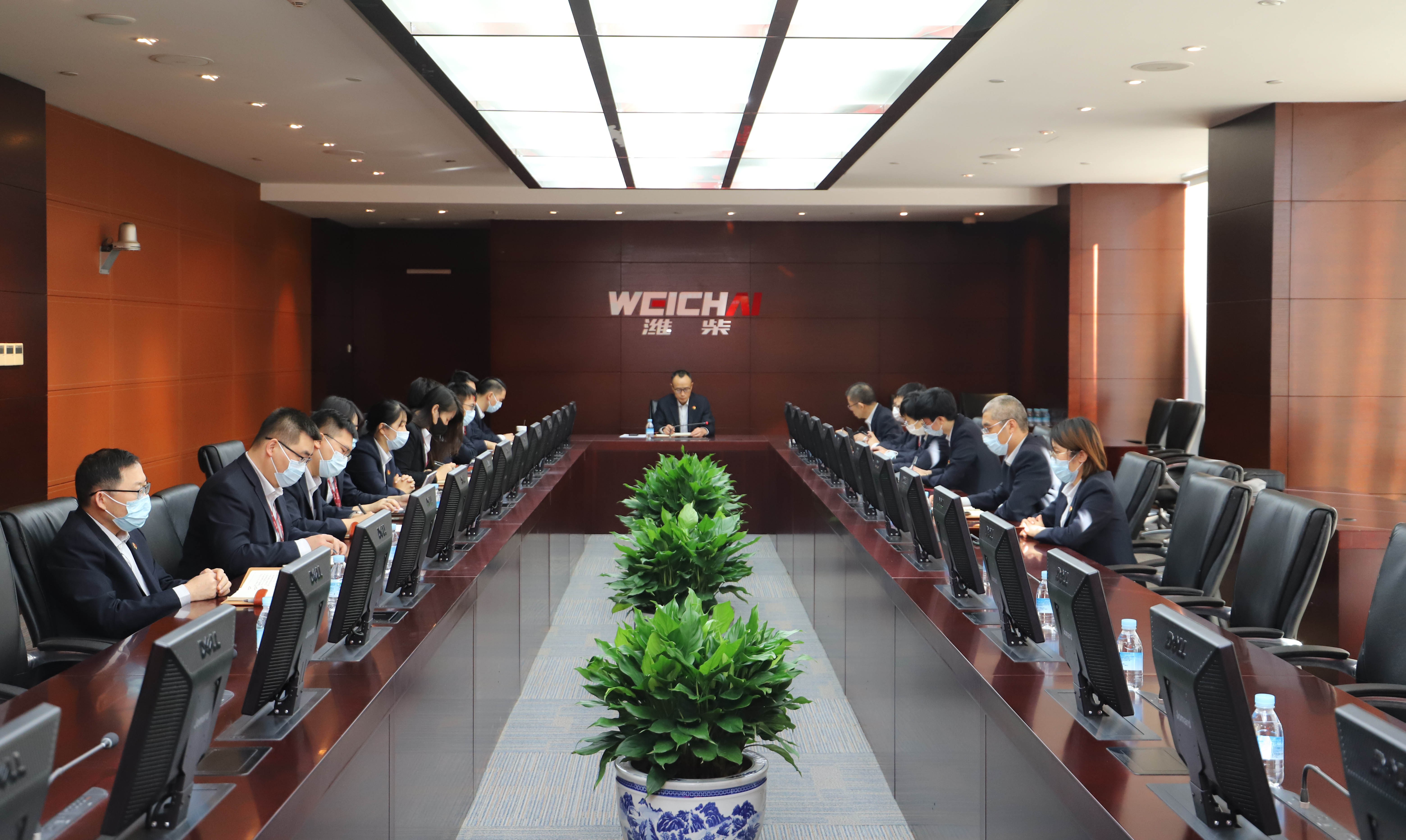 1.山重租賃召開黨員干部大會專題學習黨的二十大精神.JPG 1.山重租賃召開黨員干部大會專題學習黨的二十大精神.JPG