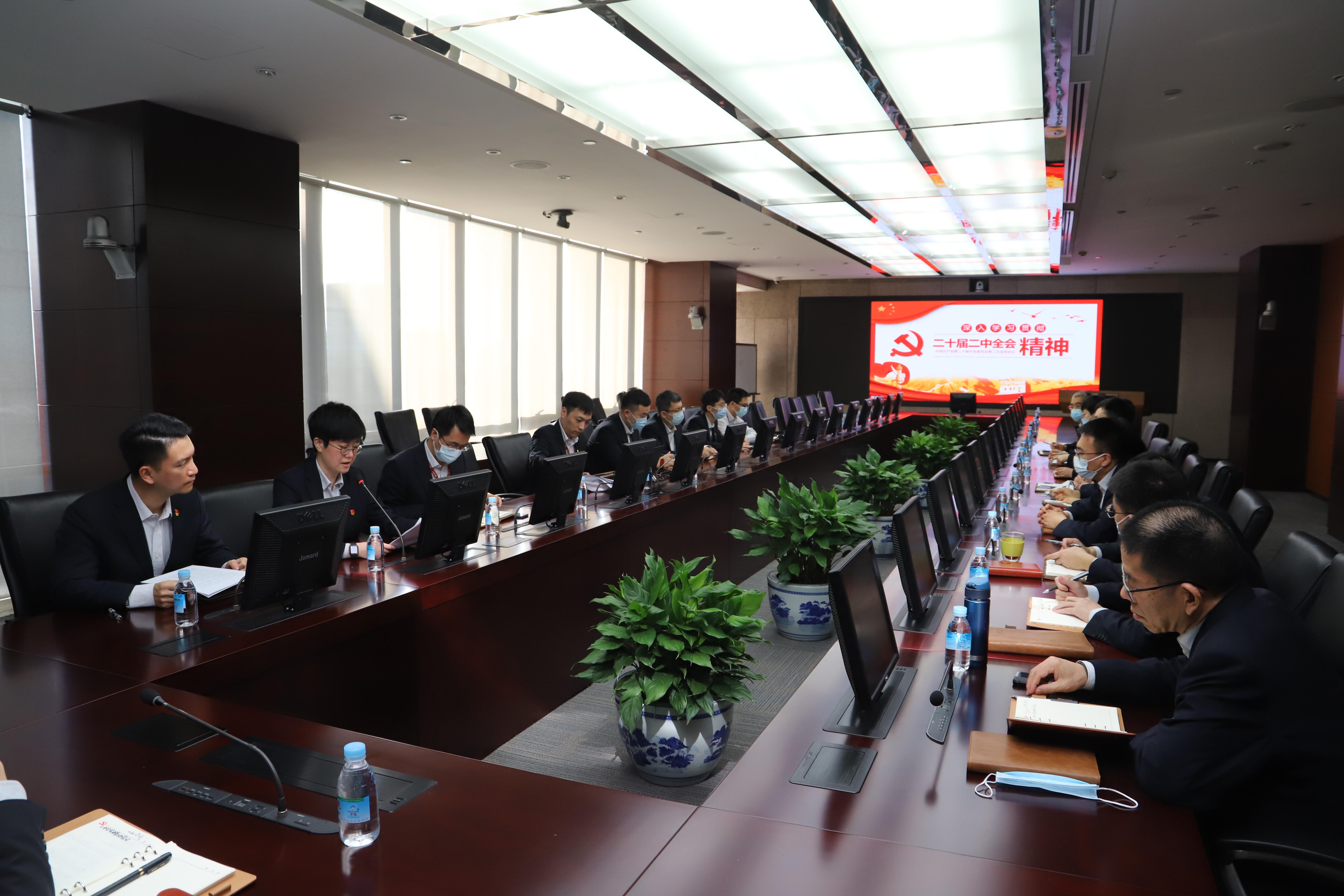 山重租賃黨支部組織學習黨的二十屆二中全會精神(2).jpg 山重租賃黨支部組織學習黨的二十屆二中全會精神(2).jpg